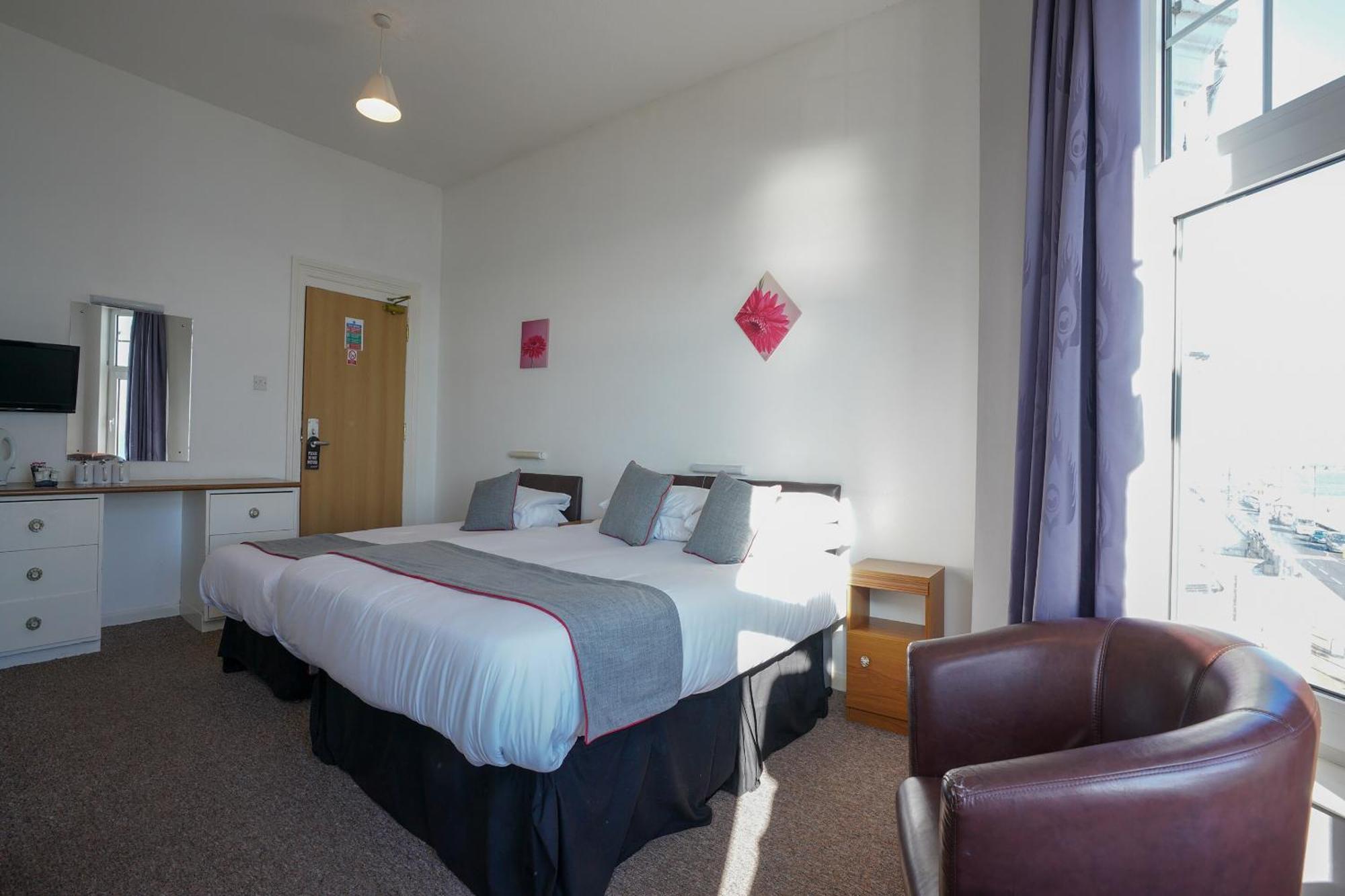 Oyo Shanklin Beach Hotel Екстер'єр фото
