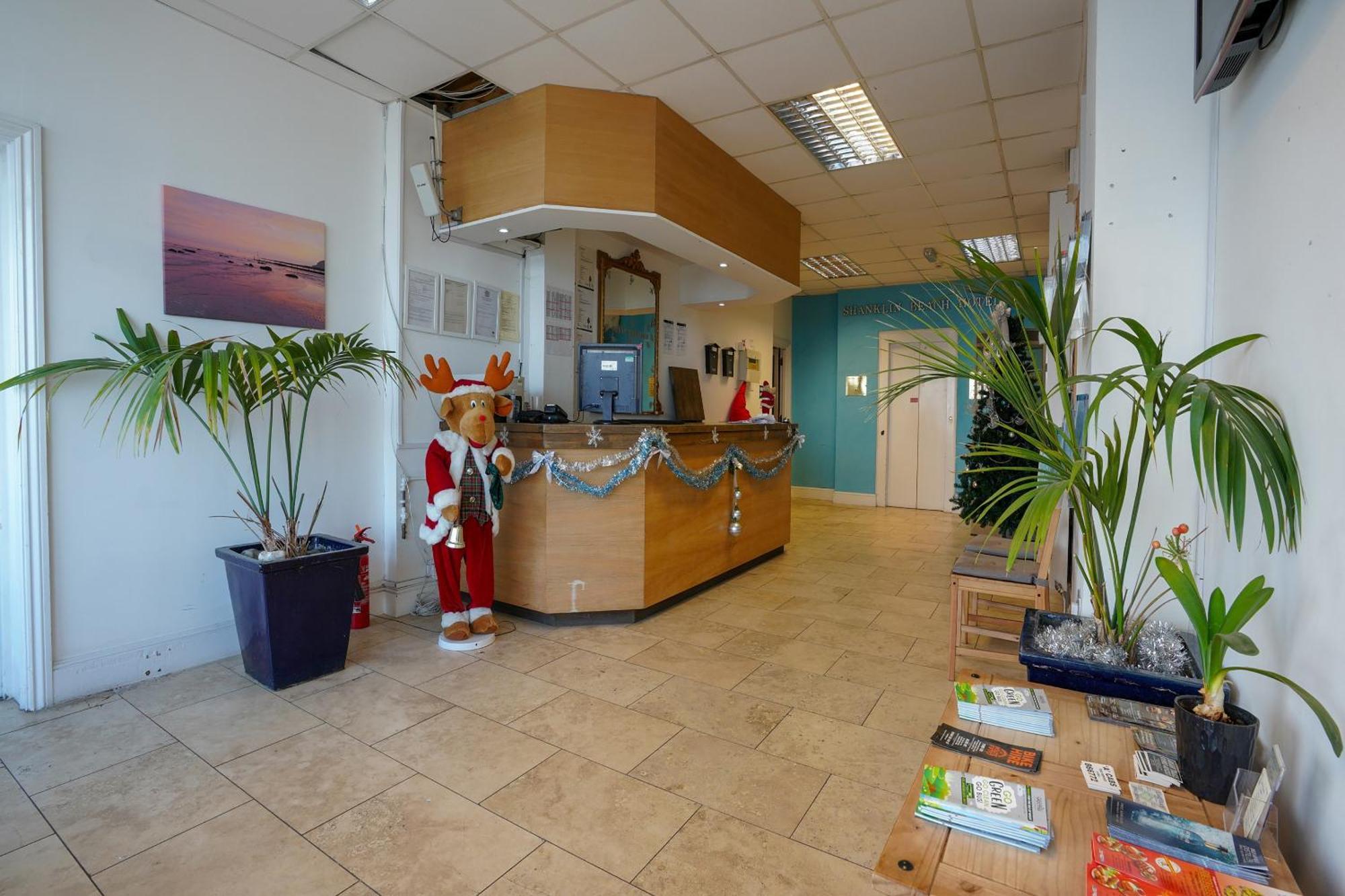 Oyo Shanklin Beach Hotel Екстер'єр фото