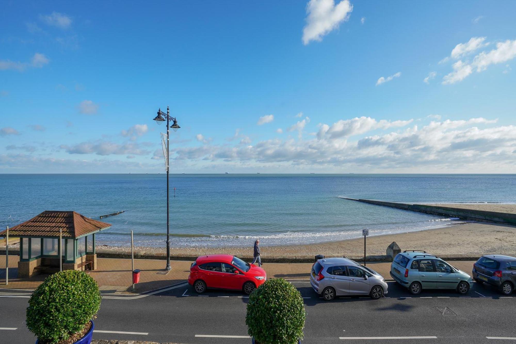 Oyo Shanklin Beach Hotel Екстер'єр фото