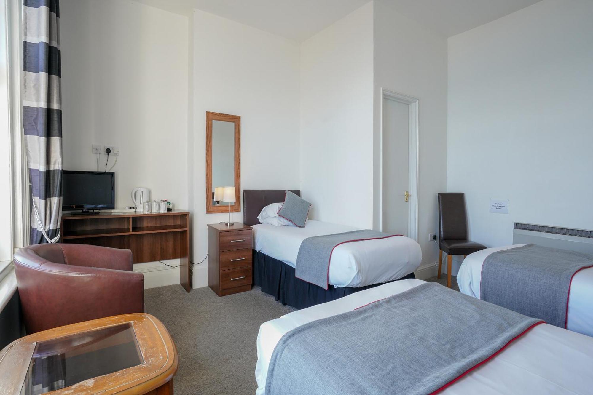 Oyo Shanklin Beach Hotel Екстер'єр фото